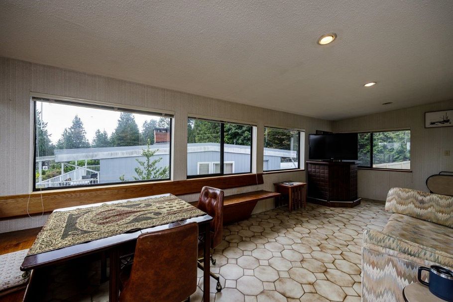 697 Plymouth Drive North Vancouver, BC - 15