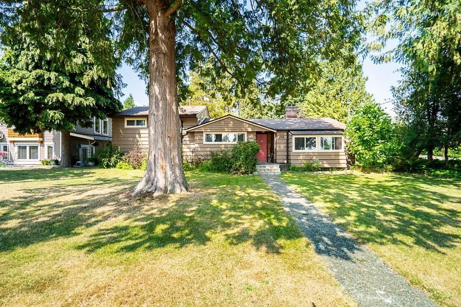 894 E 13th Street North Vancouver, BC - 1