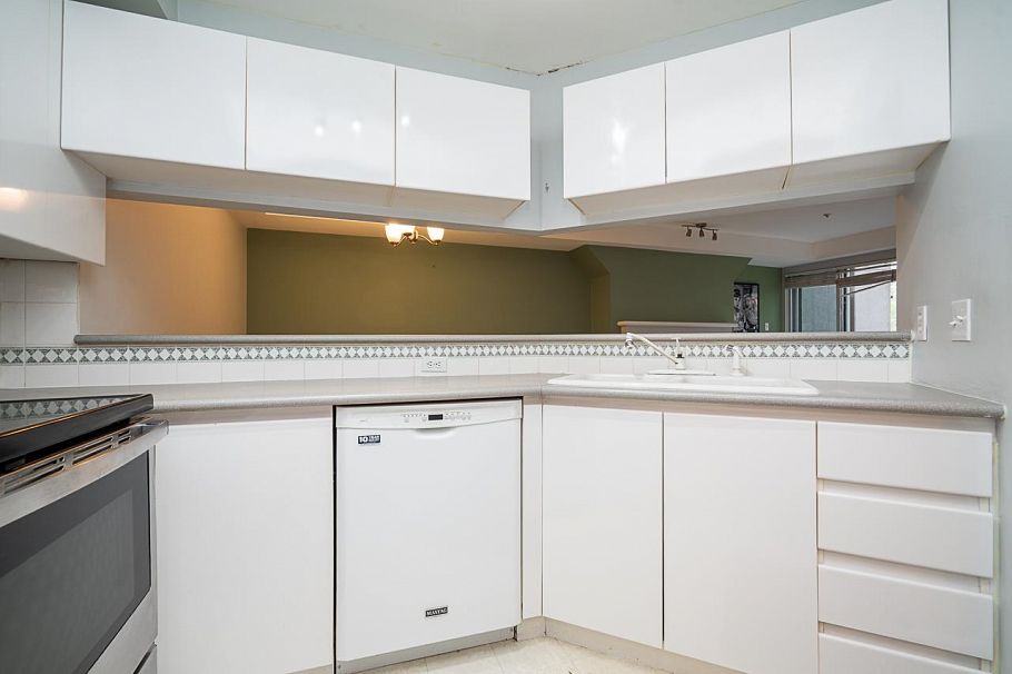 107 8430 Jellicoe Street Vancouver, BC - 10