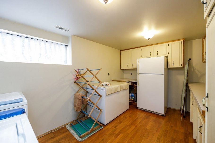 697 Plymouth Drive North Vancouver, BC - 26