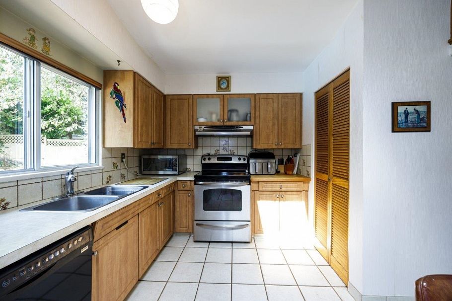 697 Plymouth Drive North Vancouver, BC - 8