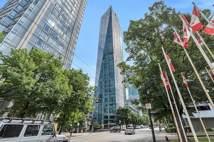 1601 1499 W Pender Street Vancouver, BC - 2