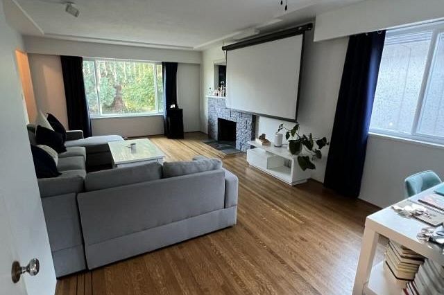 447 E 30th Avenue Vancouver, BC - 3