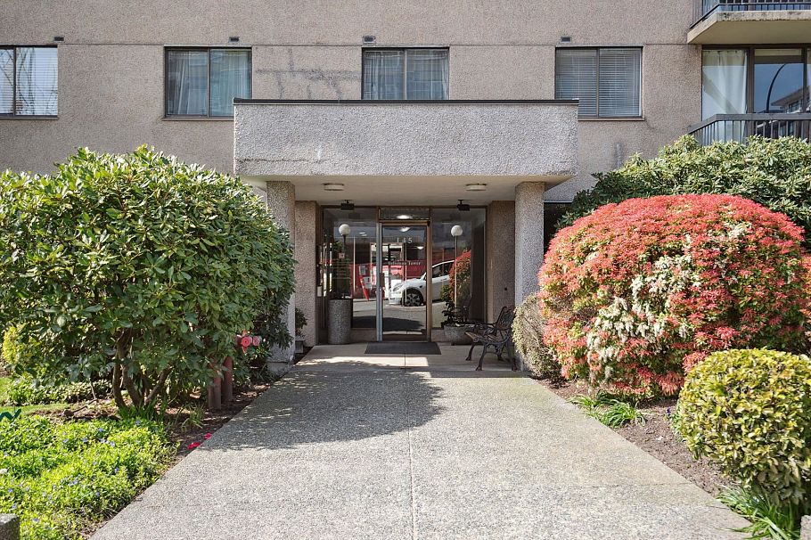 306 145 St. Georges Avenue North Vancouver, BC - 24