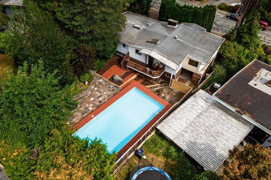 697 Plymouth Drive North Vancouver, BC - 36