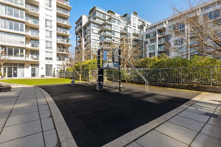 907 1833 Crowe Street Vancouver, BC - 6