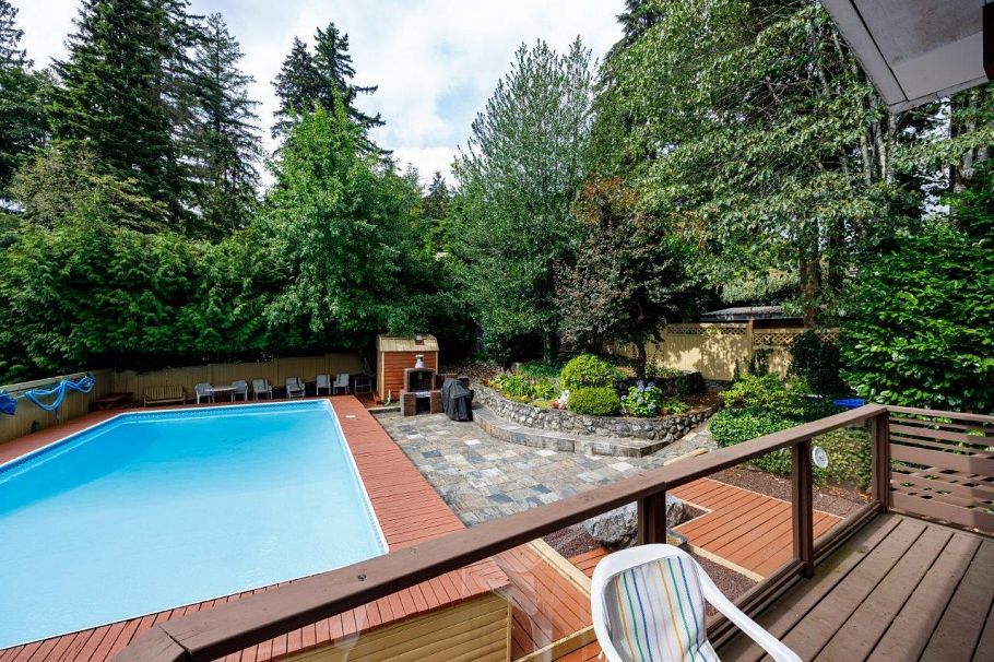 697 Plymouth Drive North Vancouver, BC - 28