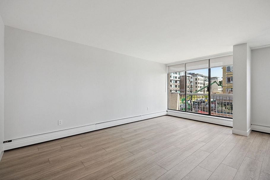 306 145 St. Georges Avenue North Vancouver, BC - 4