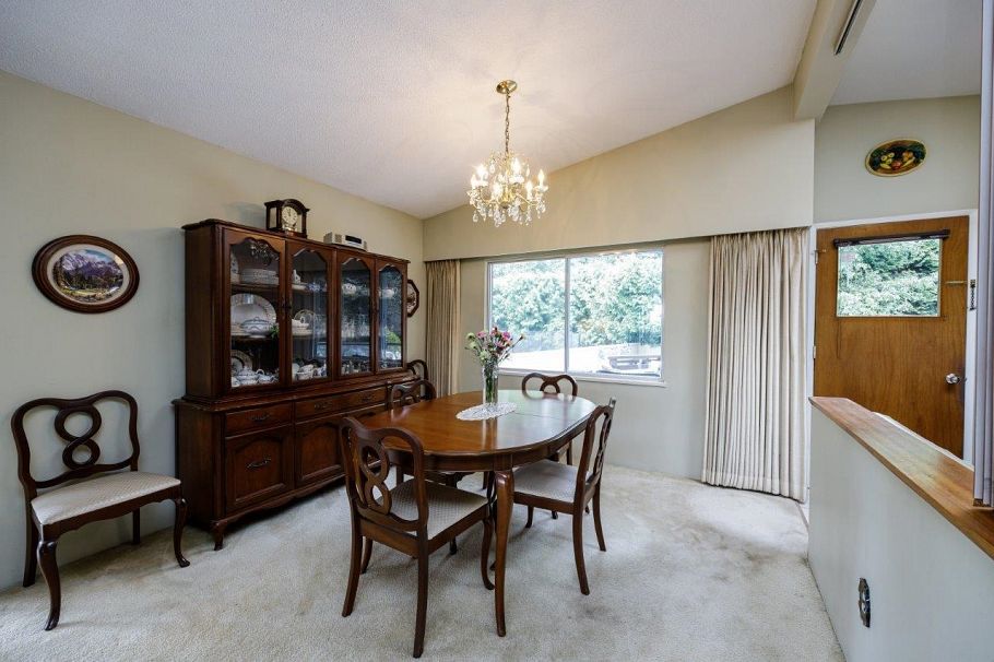 697 Plymouth Drive North Vancouver, BC - 6