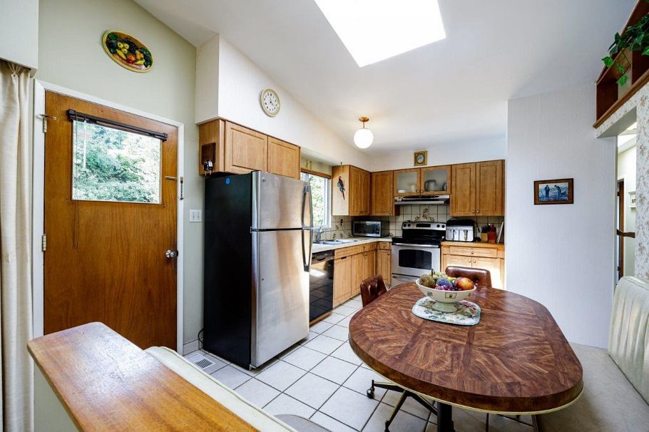 697 Plymouth Drive North Vancouver, BC - 12