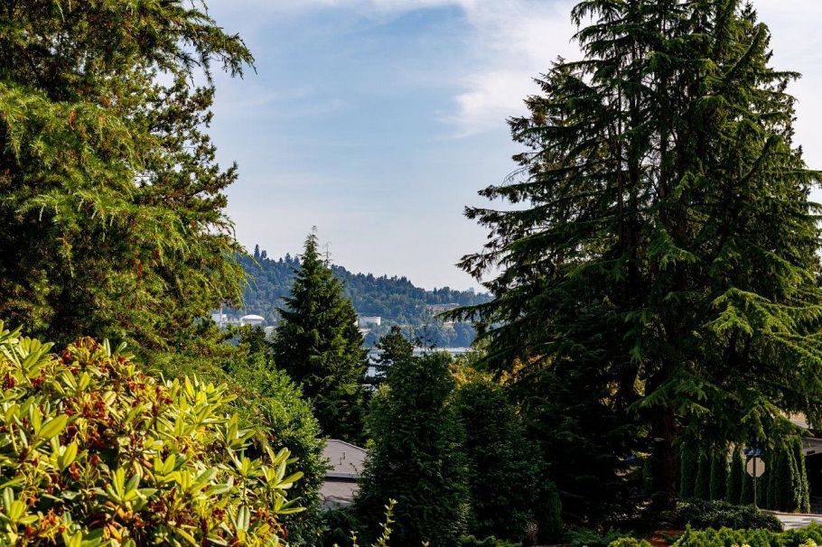 697 Plymouth Drive North Vancouver, BC - 27