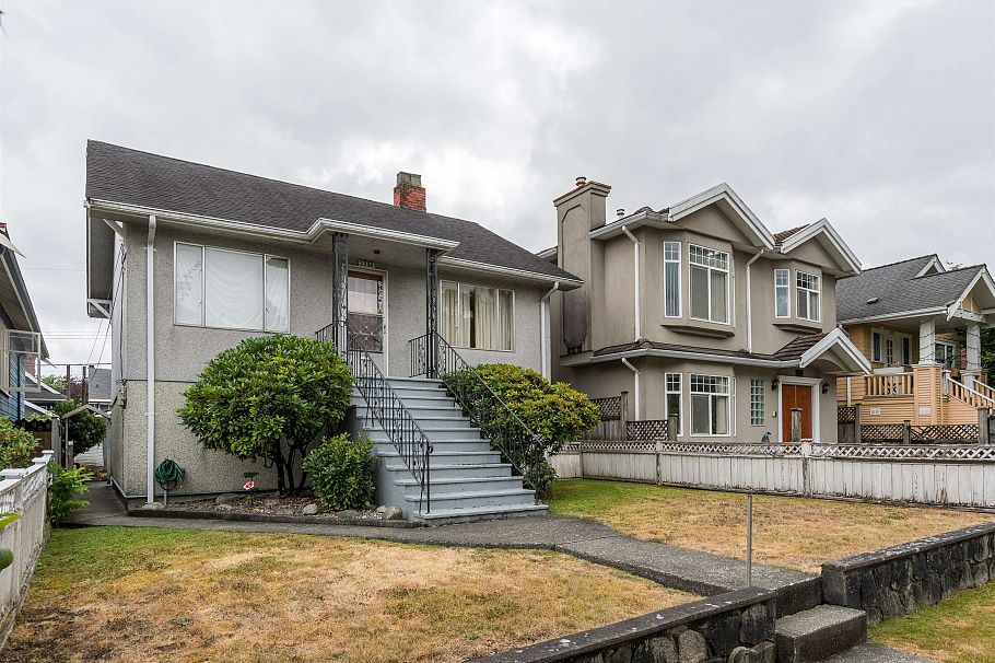 2236 Kitchener Street Vancouver, BC - 3