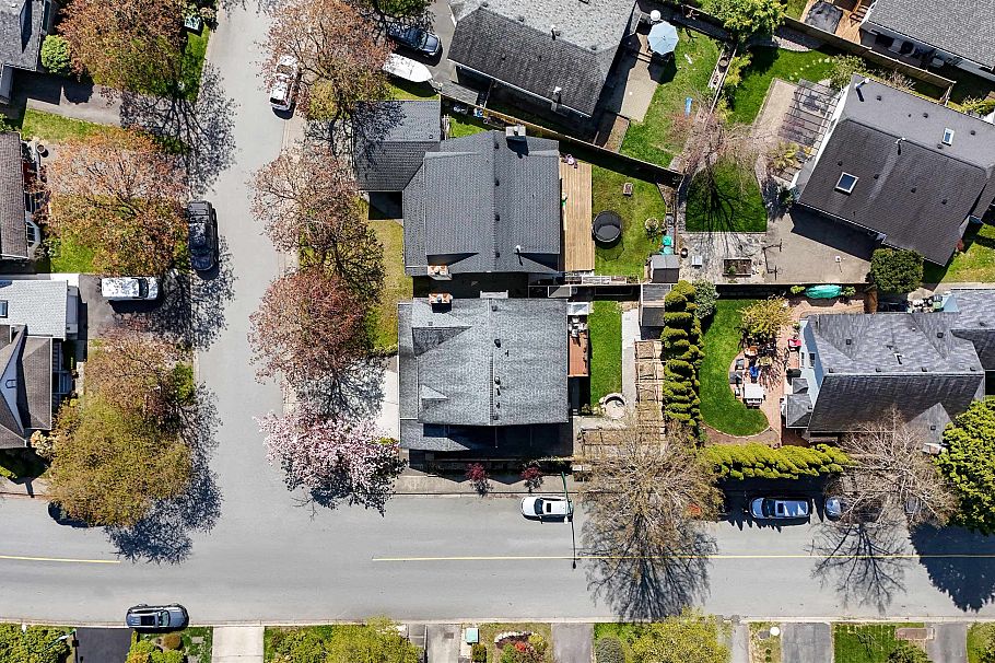 883 Nairn Court North Vancouver, BC - 3