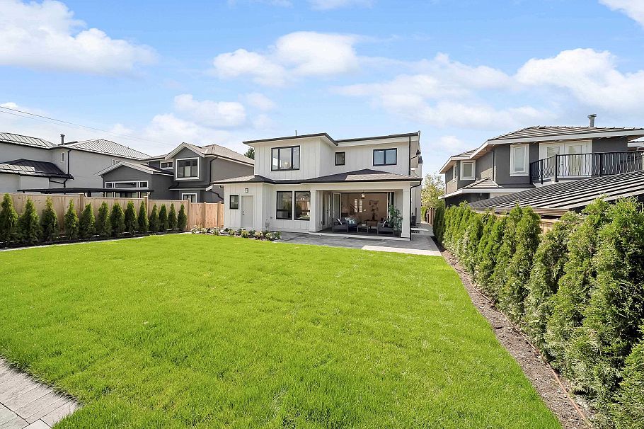 780 E 10th Street North Vancouver, BC - 39