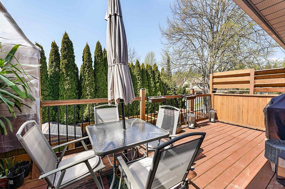 883 Nairn Court North Vancouver, BC - 16