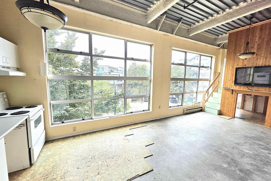 201 272 E 4th Avenue Vancouver, BC - 9