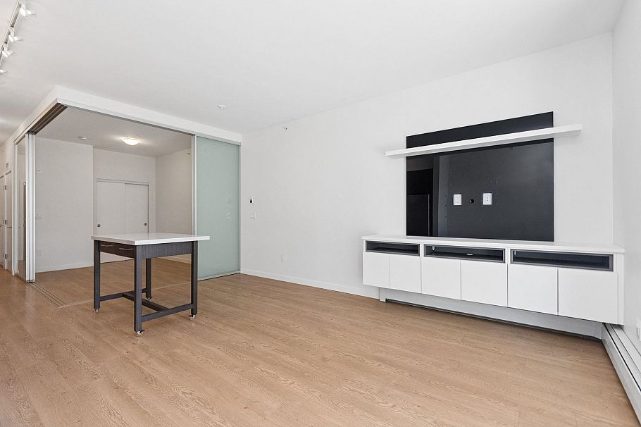 215 384 E 1st Avenue Vancouver, BC - 6