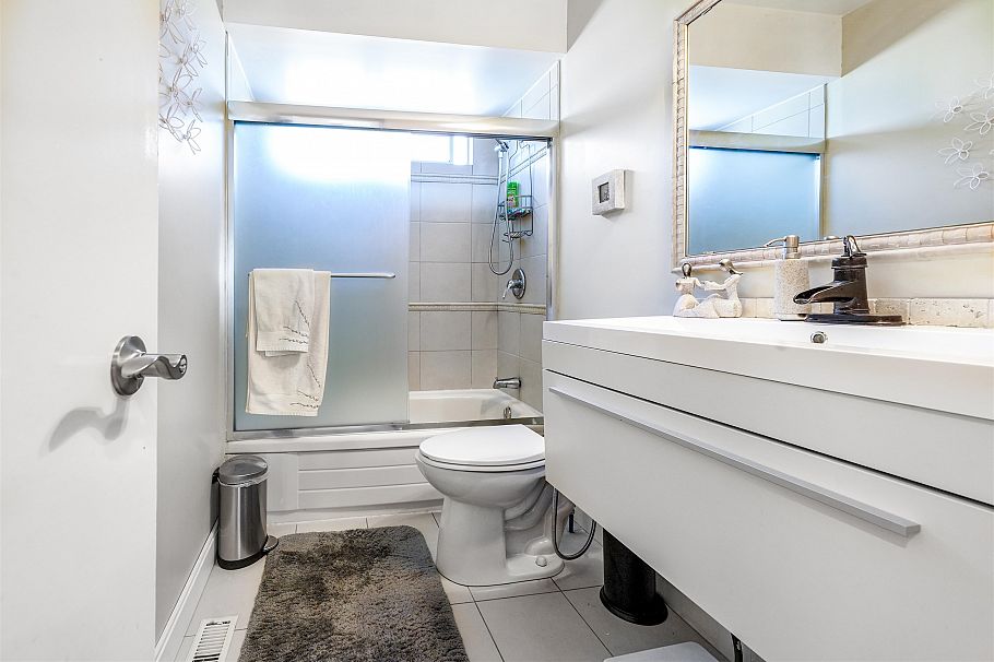 883 Nairn Court North Vancouver, BC - 21