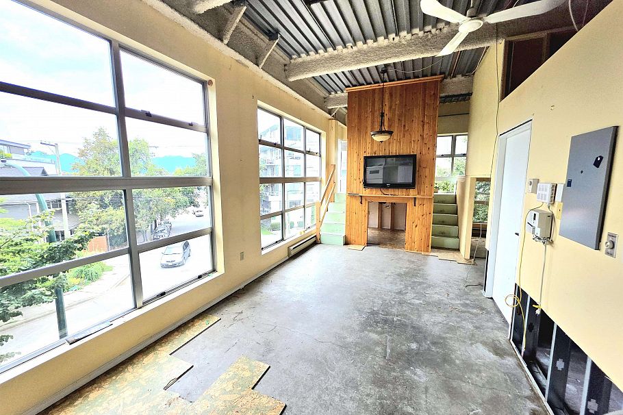 201 272 E 4th Avenue Vancouver, BC - 5