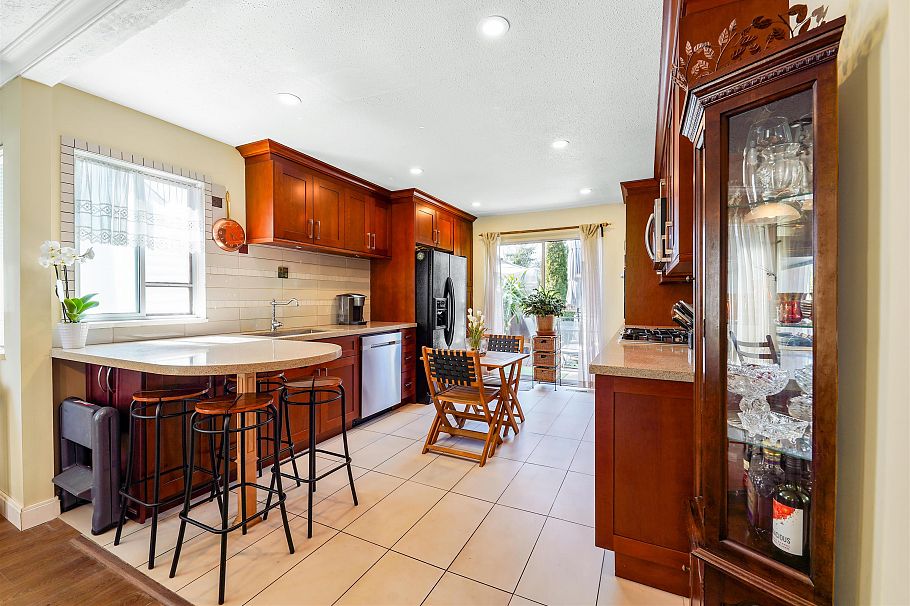 883 Nairn Court North Vancouver, BC - 13