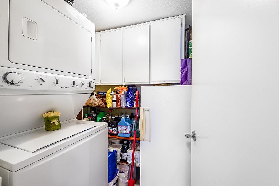 883 Nairn Court North Vancouver, BC - 26