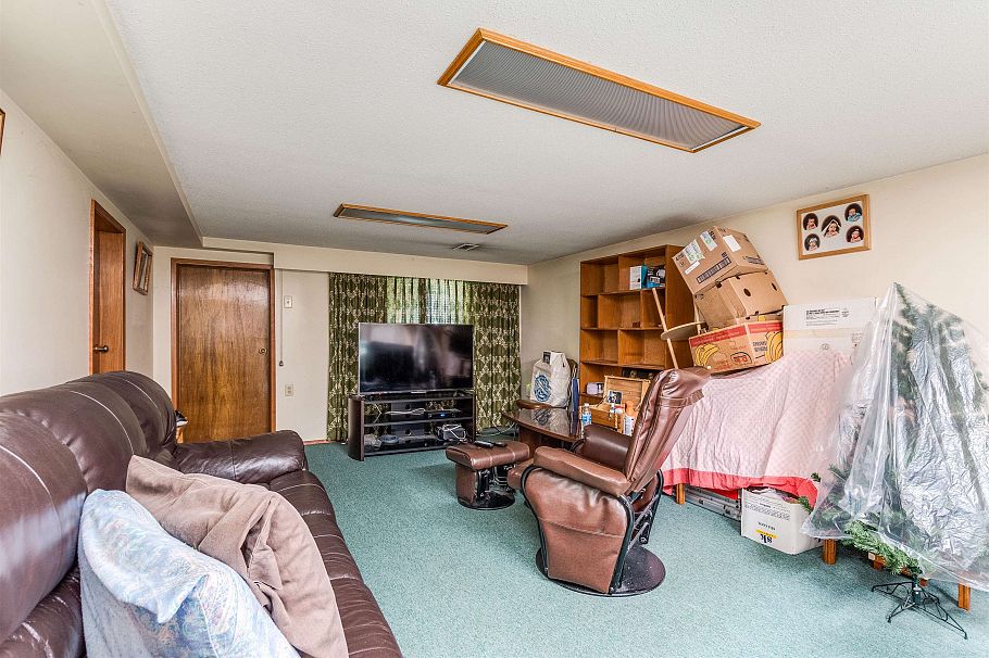 2236 Kitchener Street Vancouver, BC - 25