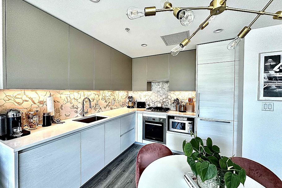 1308 8188 Fraser Street Vancouver, BC - 2