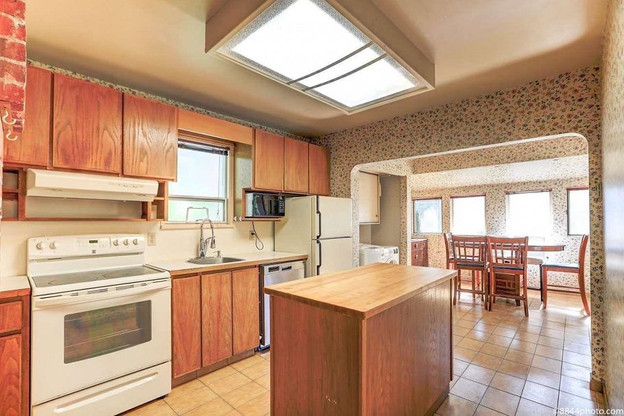 3870 W 17th Avenue Vancouver, BC - 10