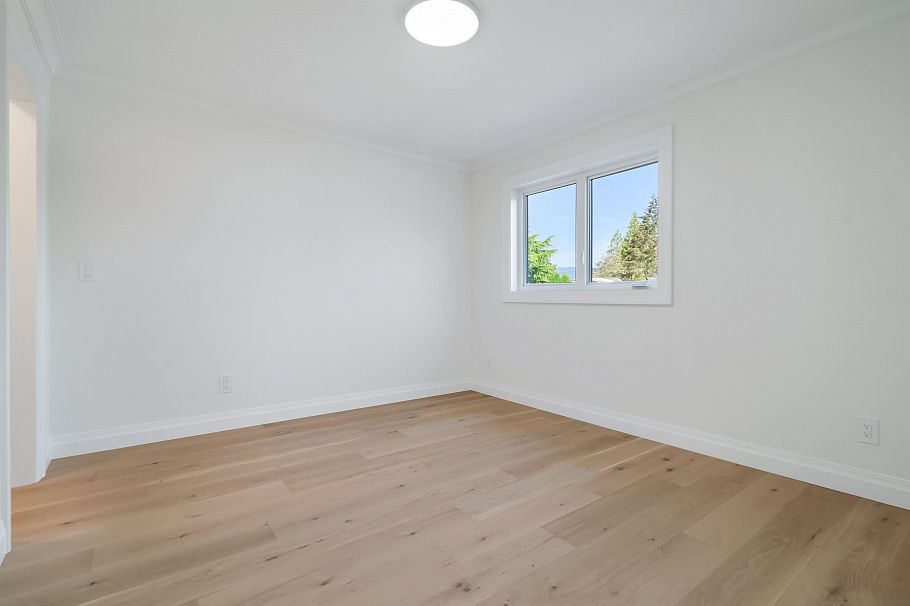 780 E 10th Street North Vancouver, BC - 24