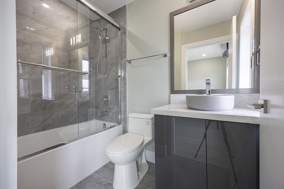 2 5808 Lanark Street Vancouver, BC - 19