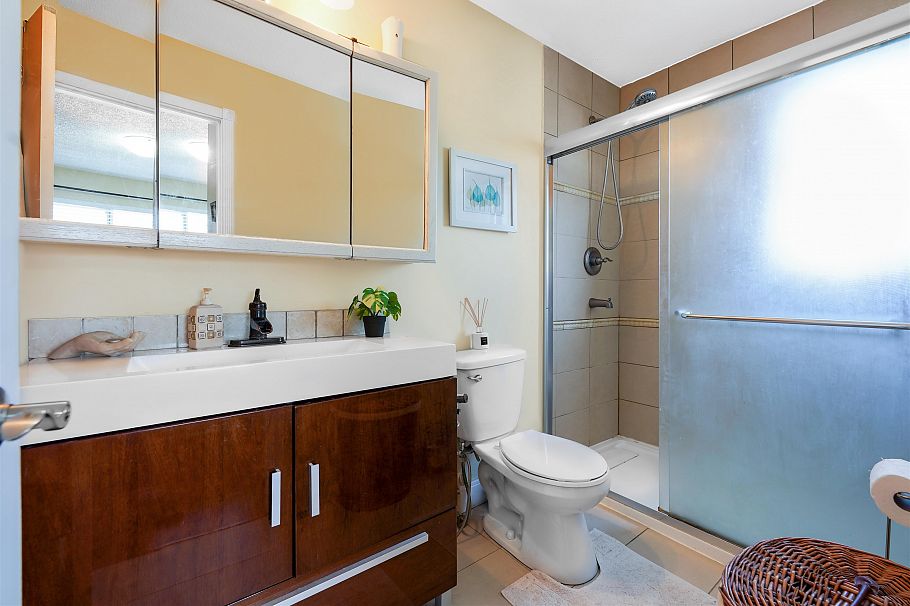 883 Nairn Court North Vancouver, BC - 18