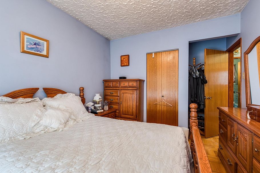 2236 Kitchener Street Vancouver, BC - 21