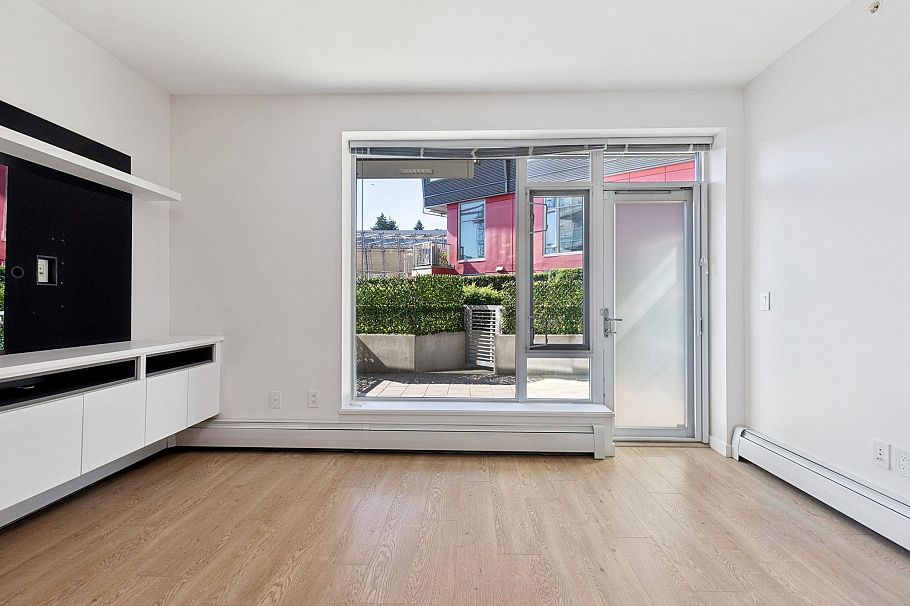 215 384 E 1st Avenue Vancouver, BC - 4