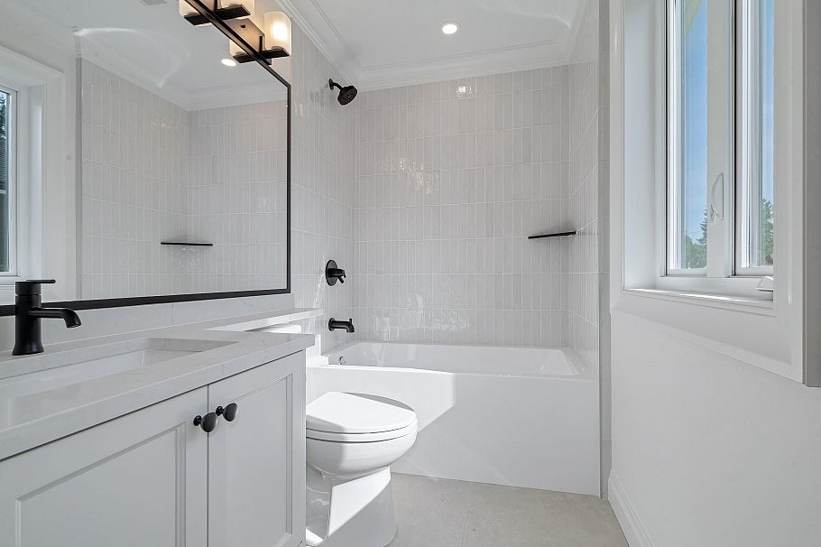 780 E 10th Street North Vancouver, BC - 23