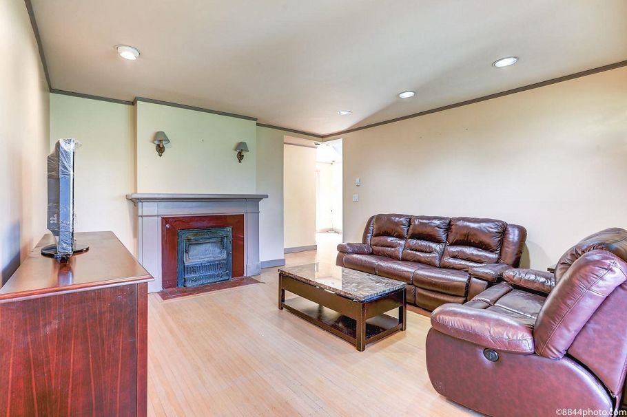 3870 W 17th Avenue Vancouver, BC - 5