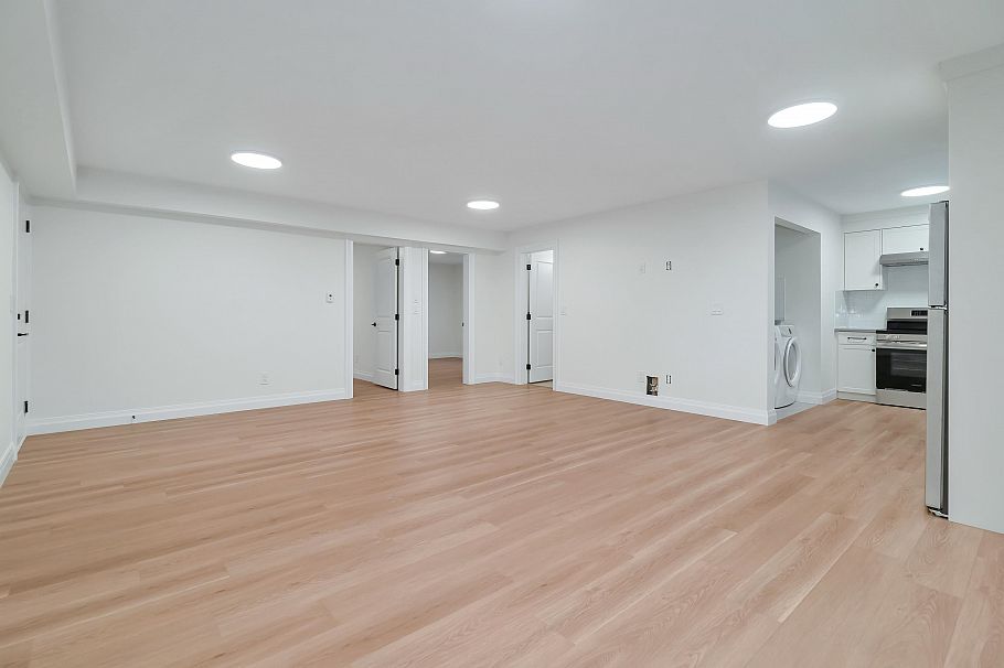 780 E 10th Street North Vancouver, BC - 33