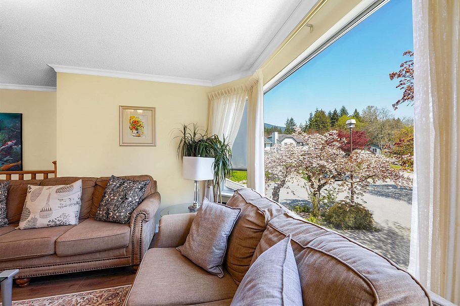 883 Nairn Court North Vancouver, BC - 10