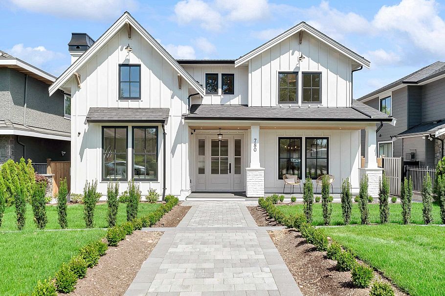 780 E 10th Street North Vancouver, BC - 1