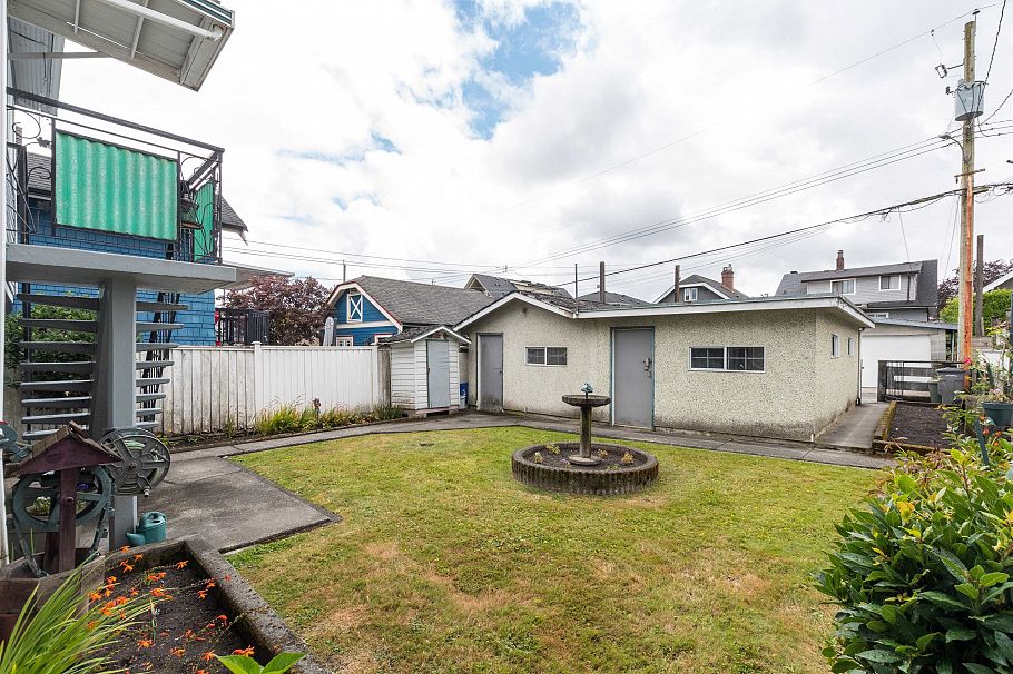 2236 Kitchener Street Vancouver, BC - 8
