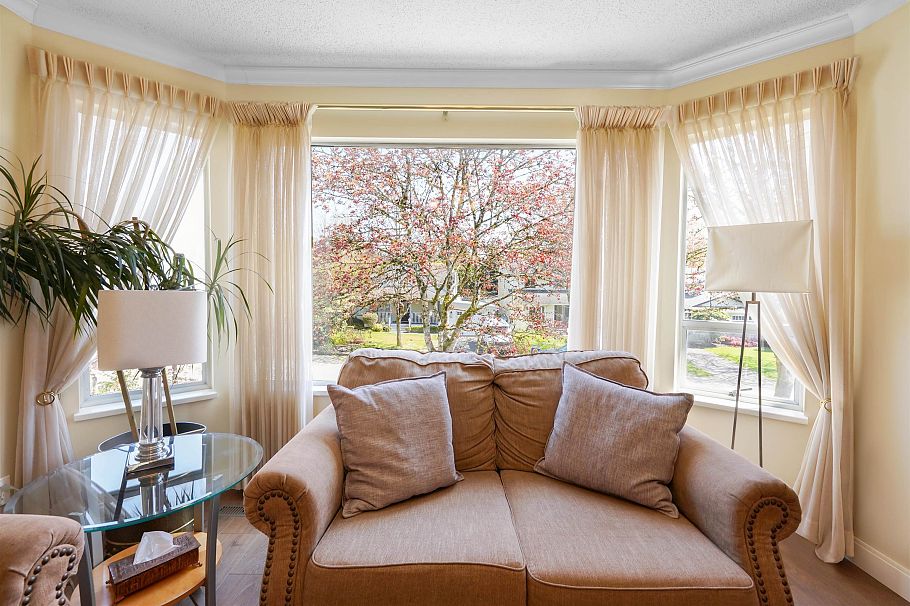 883 Nairn Court North Vancouver, BC - 9