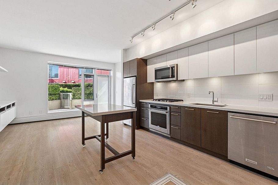 215 384 E 1st Avenue Vancouver, BC - 11