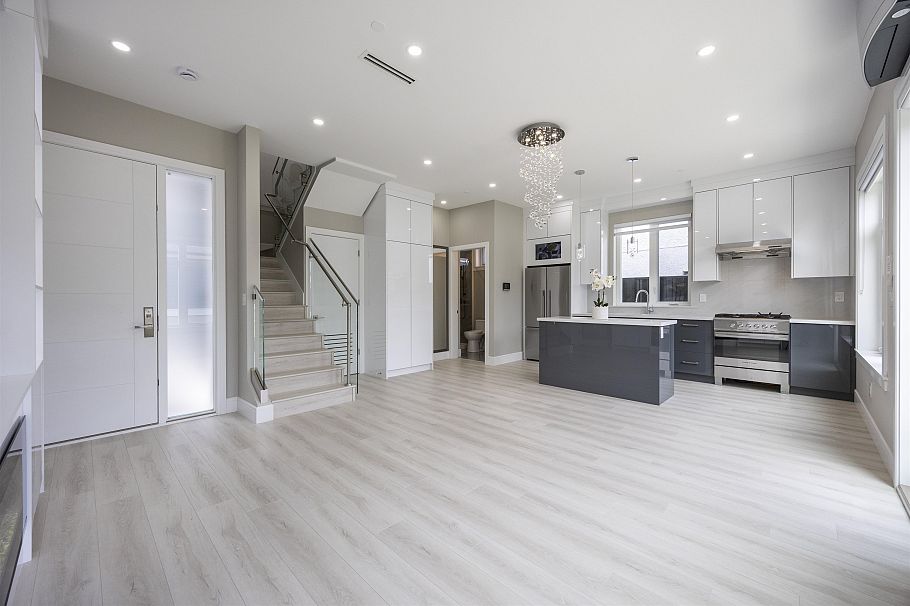 2 5808 Lanark Street Vancouver, BC - 5