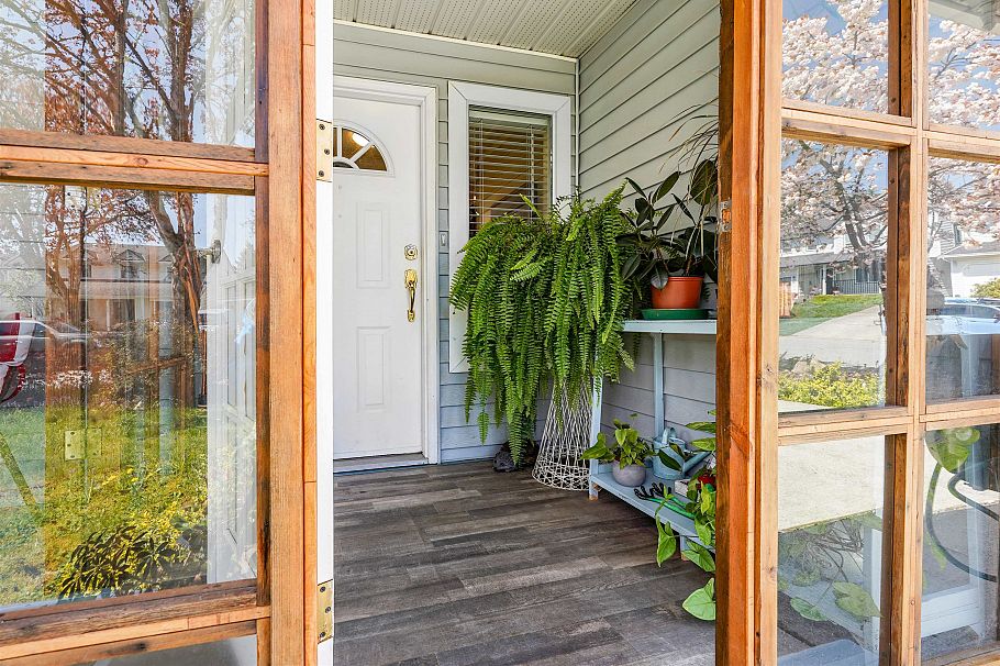 883 Nairn Court North Vancouver, BC - 30