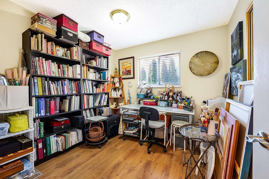 883 Nairn Court North Vancouver, BC - 24