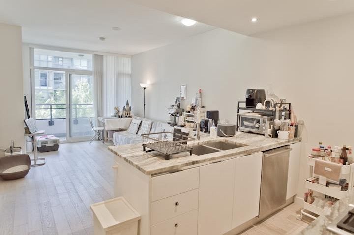 302 2033 W 10th Avenue Vancouver, BC - 2