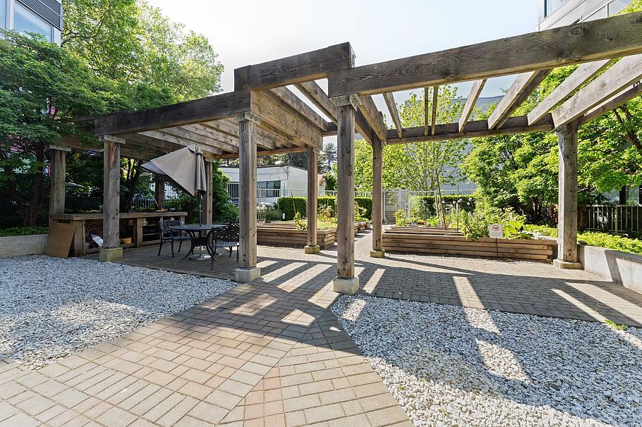 215 384 E 1st Avenue Vancouver, BC - 24