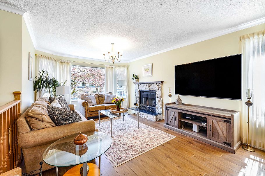 883 Nairn Court North Vancouver, BC - 6