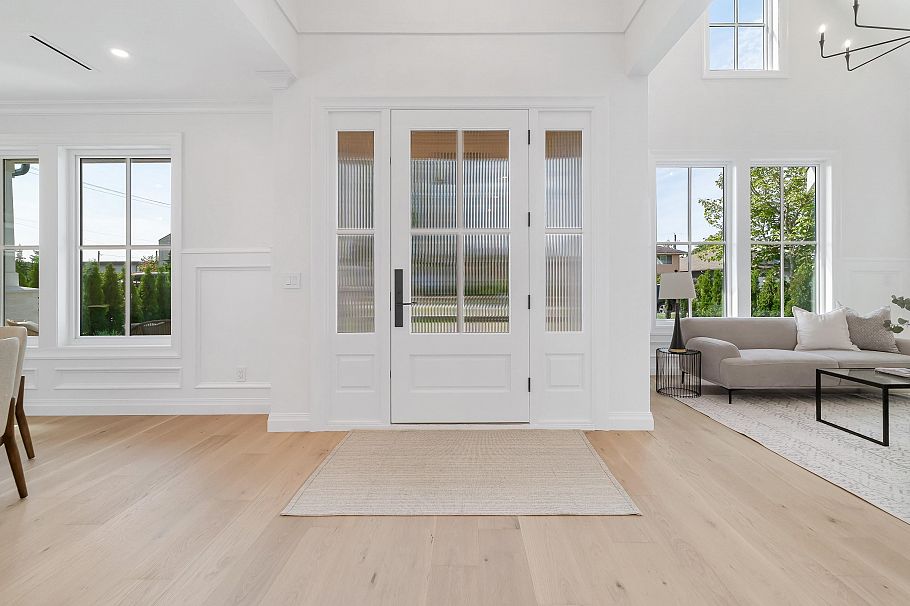 780 E 10th Street North Vancouver, BC - 2