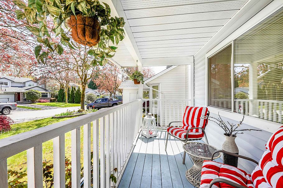 883 Nairn Court North Vancouver, BC - 28