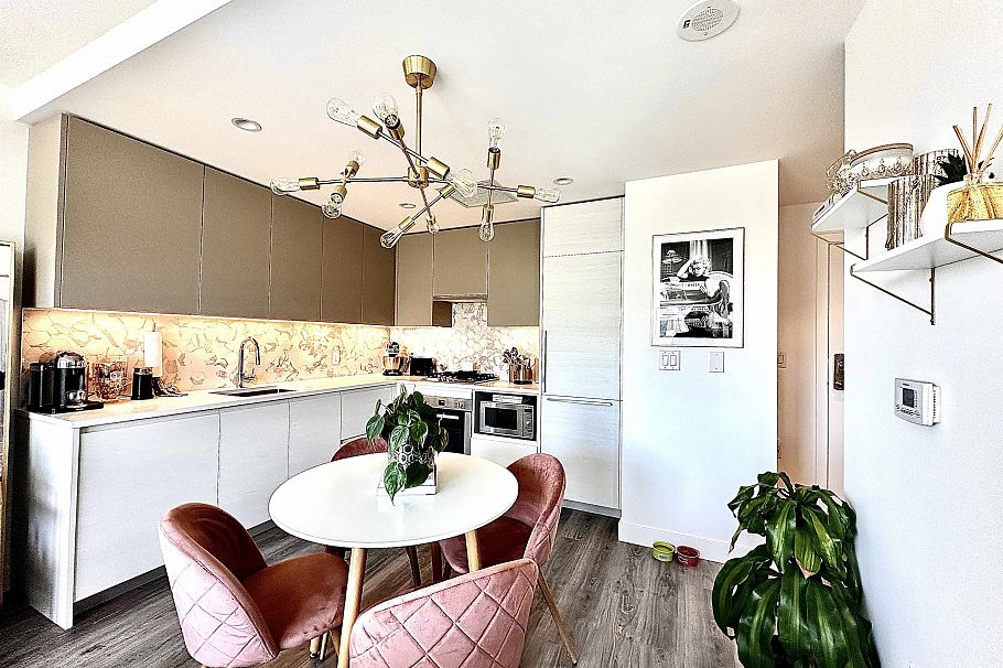 1308 8188 Fraser Street Vancouver, BC - 1